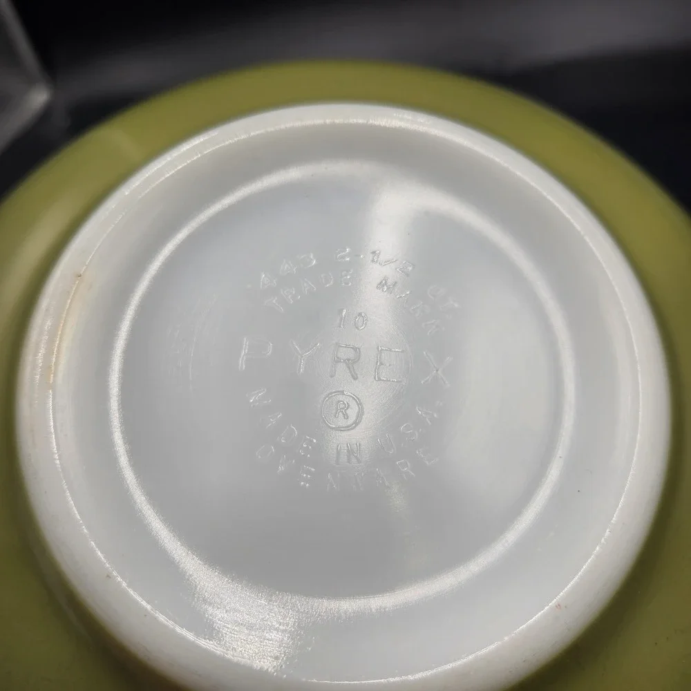 Vintage Pyrex 443 Green avocado cinderella nesting mixing bowl 2.5qt Grandmacore